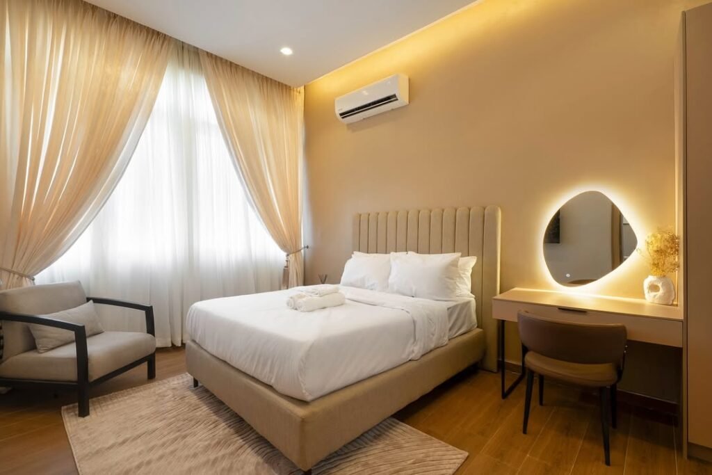 The Wren Haus Apartments is just a cool vibe. You can book the Aqua Luxe Apartment and immerse y (1)